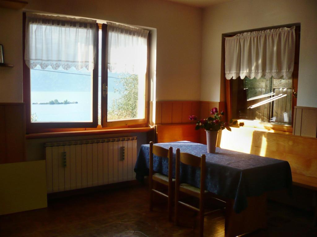 Appartamento Michela Brenzone sul Garda Ruang foto