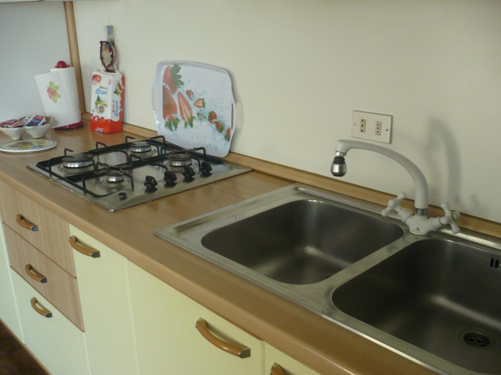 Appartamento Michela Brenzone sul Garda Ruang foto